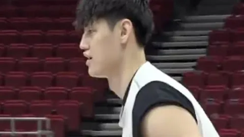 “欧冠皇马点球事件引轩然大波：VAR存疑之下，疑现人为操纵迹象。”